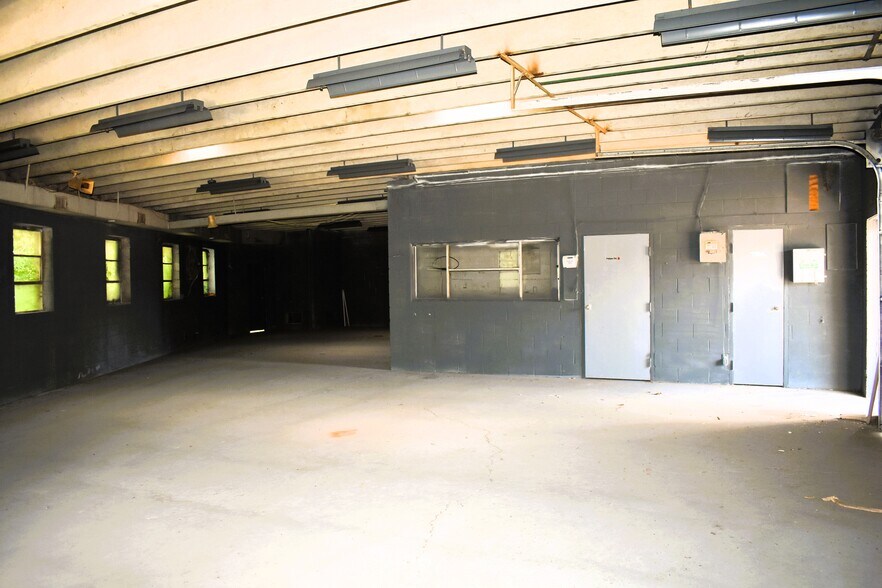 More Photos Of 710 N Perry St, Montgomery Industrial For Lease