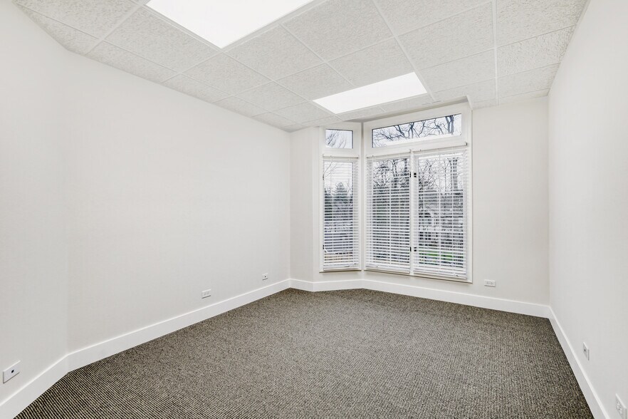 More Photos Of 610 W Roosevelt Rd, Wheaton Medical For Lease