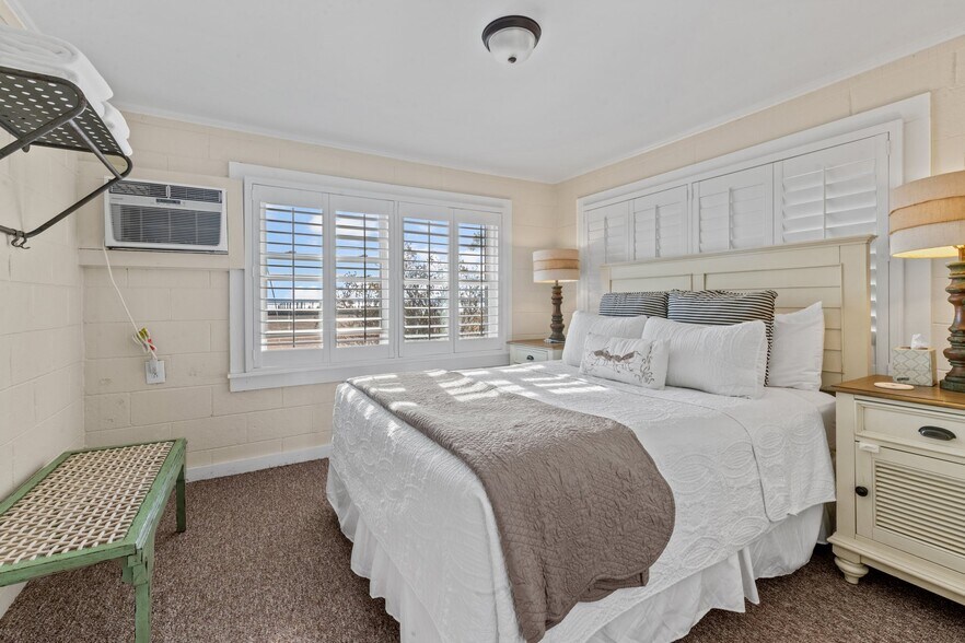 More Photos Of 738 E Main St, Belhaven Hotel For Sale