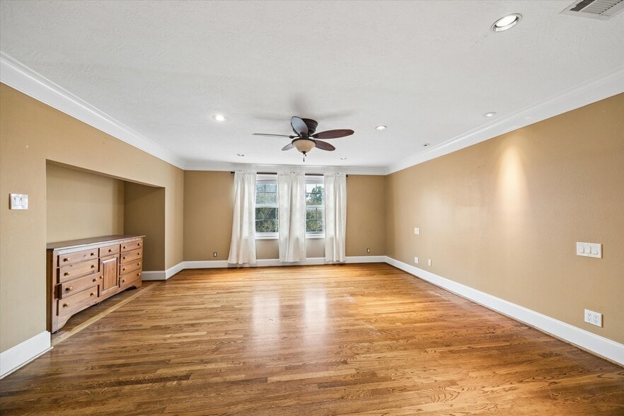 More Photos Of 1330 Des Jardines St, Houston Office Residential For Sale