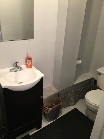 More Photos Of 38 Esther St, Newark Service For Sale
