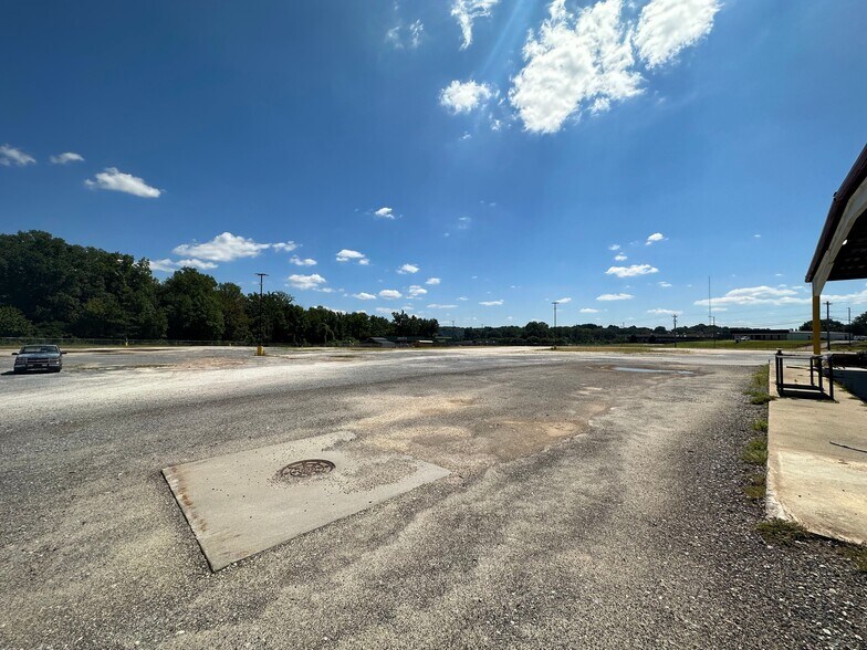 More Photos Of 452 Hyatt St, Gaffney Truck Terminal For Sale