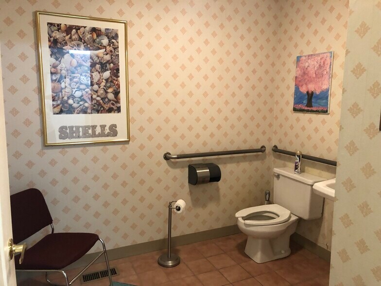 More Photos Of 1057 Poquonnock Rd, Groton Office For Lease