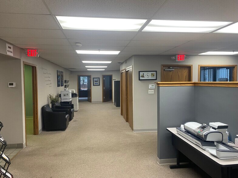 More Photos Of N52W13821 Northpark Dr, Menomonee Falls Warehouse For Sale