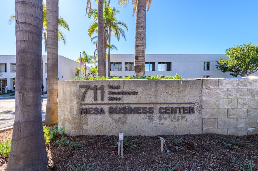 More Photos Of 711 W 17th St, Costa Mesa Light Manufacturing For Lease