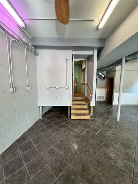 More Photos Of 2 Rocky Shore Dr, Iowa City Office For Lease