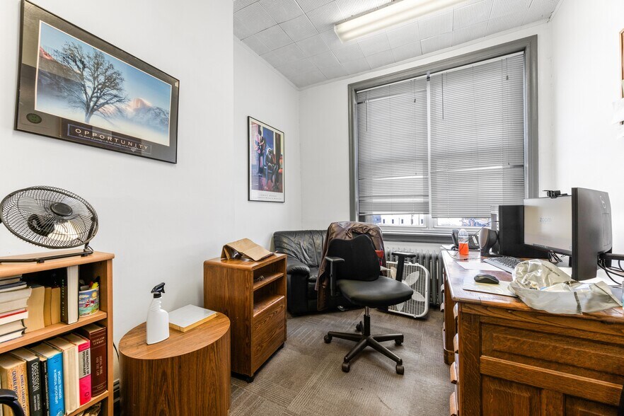 More Photos Of 21 W 25th St, Baltimore Office For Sale
