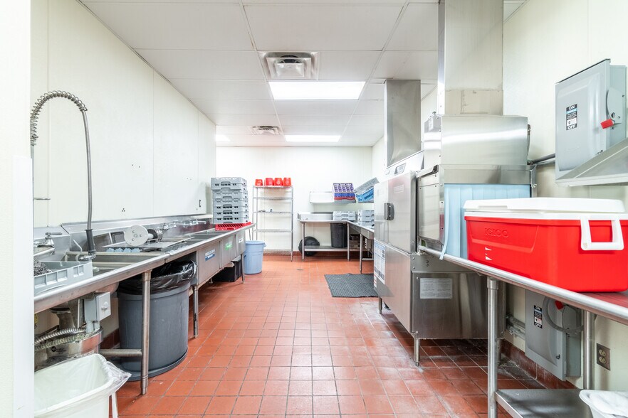More Photos Of 25 Victory Noll Dr, Huntington Healthcare For Sale