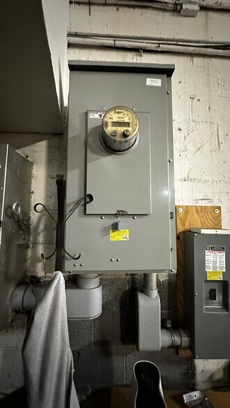 More Photos Of 530 Ray St, Freeport Manufacturing For Lease