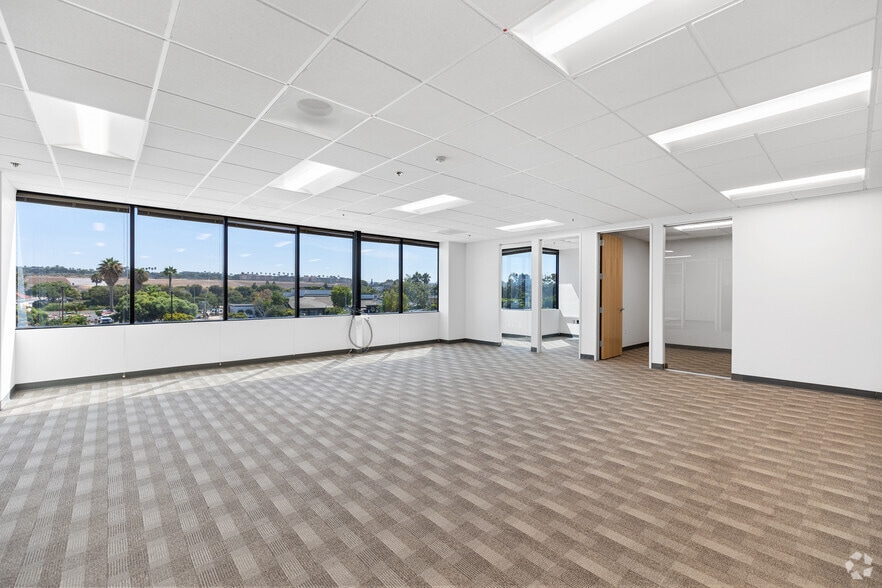 More Photos Of 5973 Avenida Encinas, Carlsbad Office For Lease