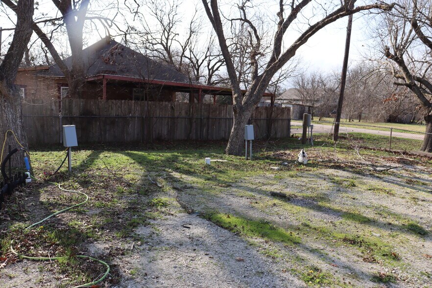More Photos Of 502 E Navarro Ave, Mart Land For Sale