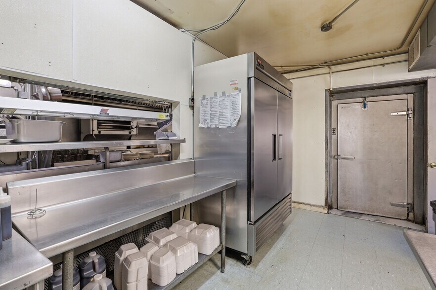 More Photos Of 228 N Jefferson St, Hastings Restaurant For Sale