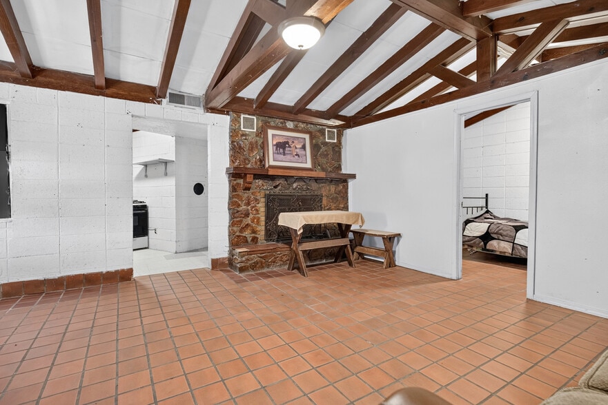More Photos Of 611 W Main St, Fabens Apartments For Sale