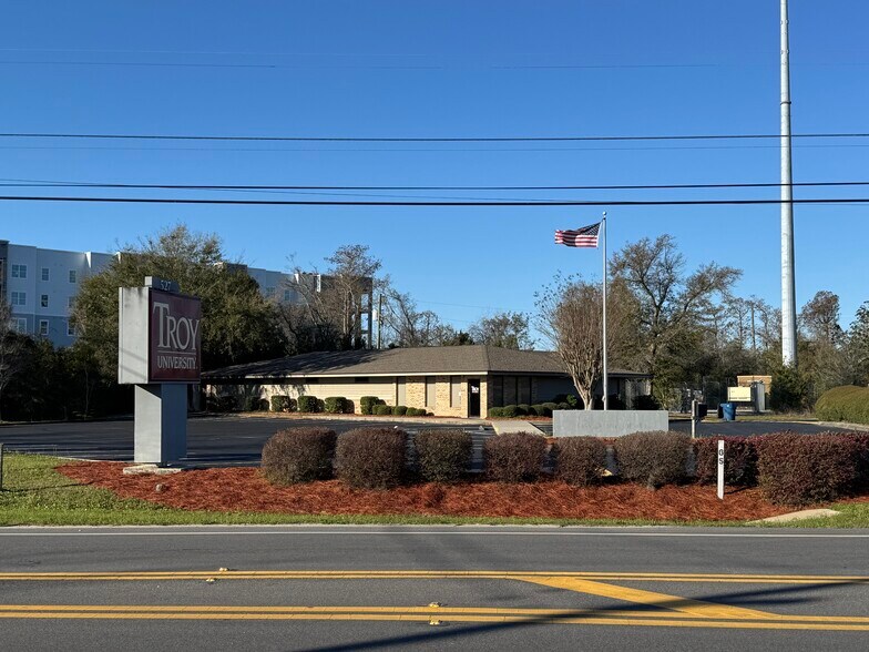 More Photos Of 527 AIRPORT Rd, Panama City Office For Sale