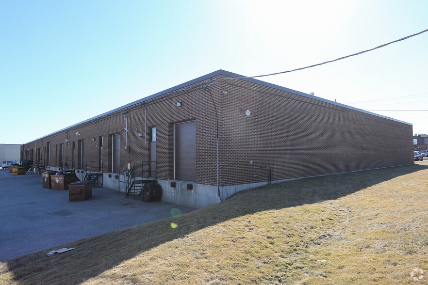 More Photos Of 4-18 Denison St, Markham Light Distribution For Lease
