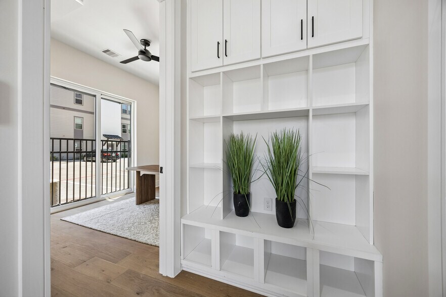 More Photos Of 5821 Winsome Ln, Houston Apartments For Sale