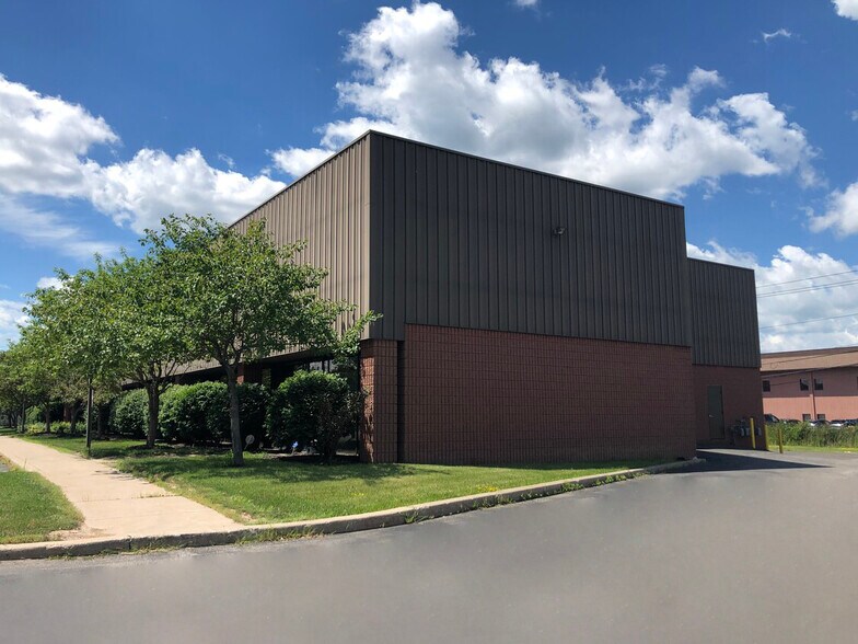 More Photos Of 2100 Brighton Henrietta Town Line Rd, Rochester Office For Lease