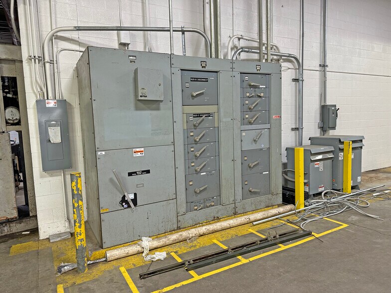 More Photos Of 1625 Leonard St NE, Grand Rapids Storefront For Sale