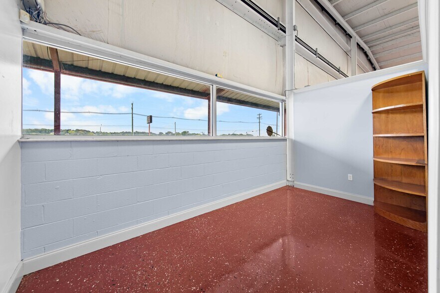 More Photos Of 660 New Hwy 68, Sweetwater Freestanding For Sale