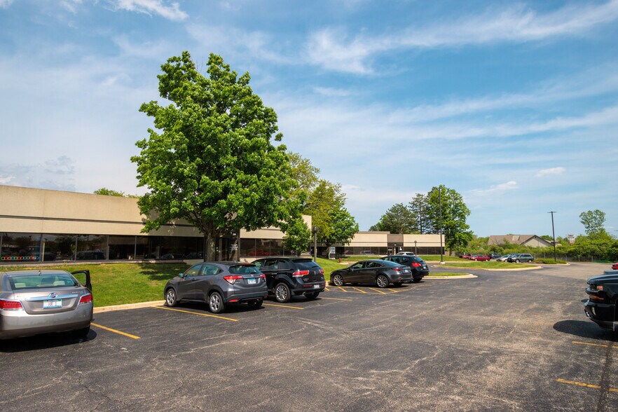 More Photos Of 2500 W Higgins Rd, Hoffman Estates Unknown For Lease