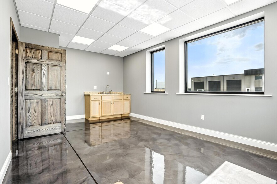 More Photos Of 4252 16th Ave N, Grand Forks Service For Sale