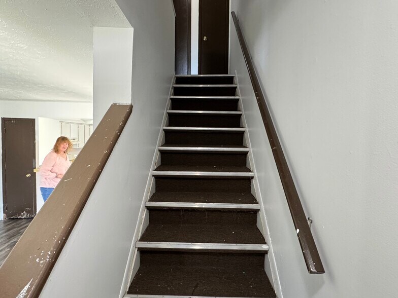 More Photos Of 237 Sherrad St, Marlinton Apartments For Sale