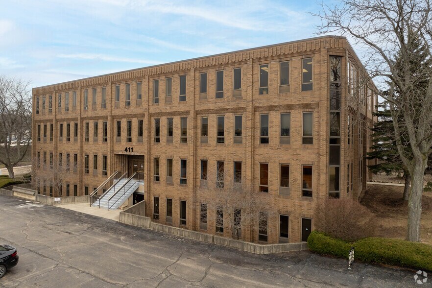 Primary Photo Of 411 Wolf Ledges Pky, Akron Office For Lease