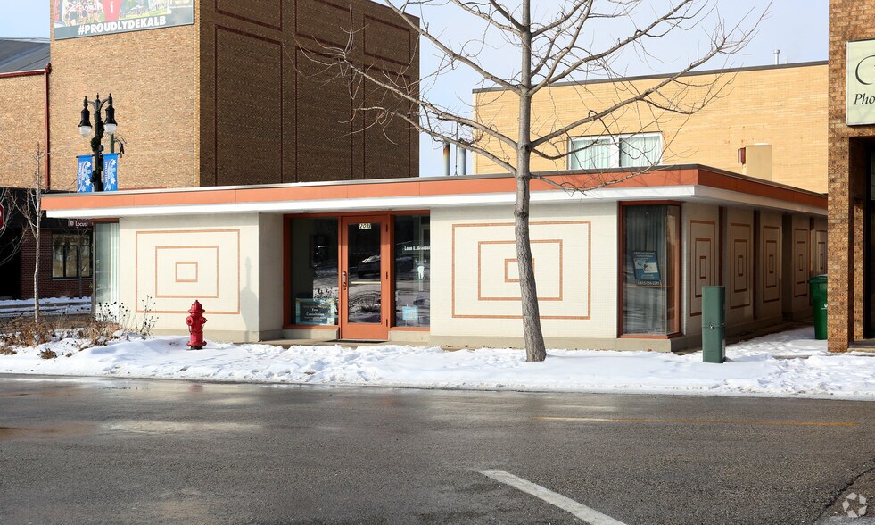 More Photos Of 129 E Locust St, Dekalb Office For Sale