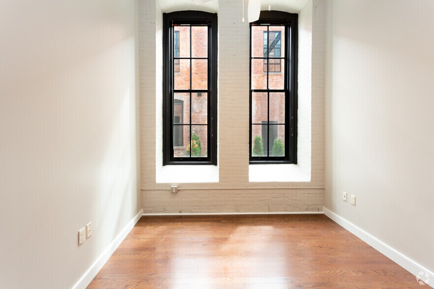 More Photos Of 811-827 Court St, Utica Apartments For Lease