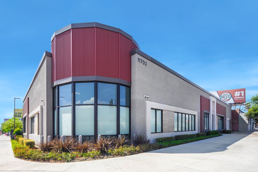 More Photos Of 11702 Victory Blvd, North Hollywood Medical For Lease