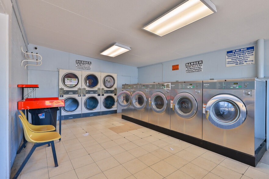 More Photos Of 551 Elm St, Martin Hotel For Sale