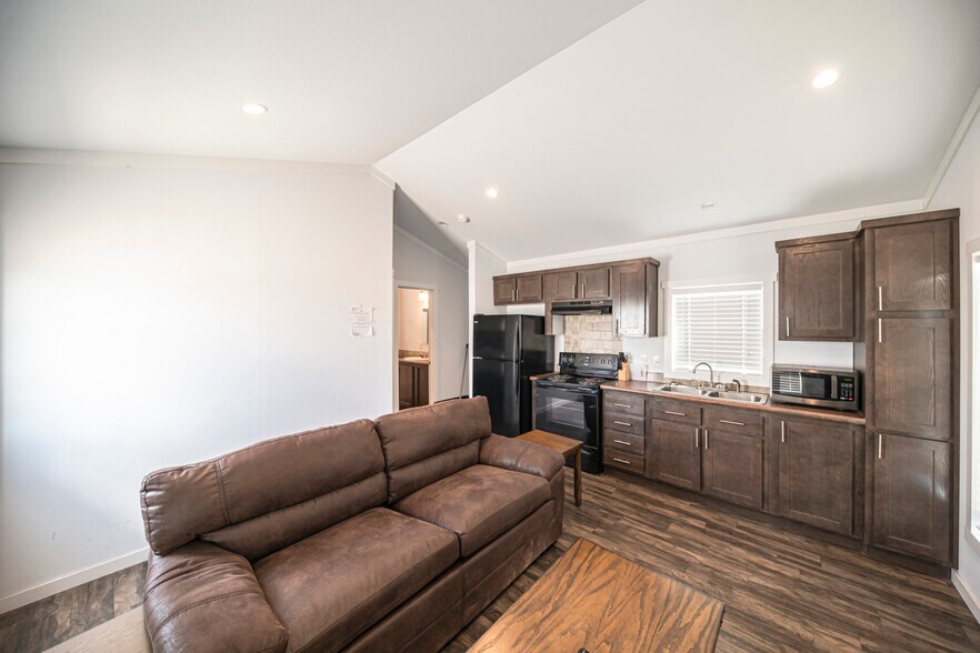 More Photos Of 4301 S County Road 1135, Midland Specialty For Lease