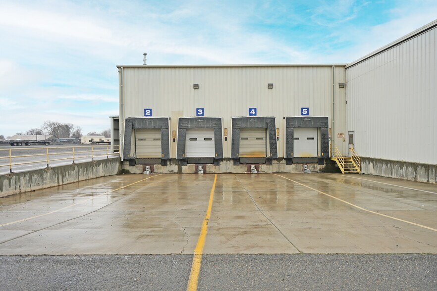 More Photos Of 45 E 3rd Ave, Toppenish Manufacturing For Sale