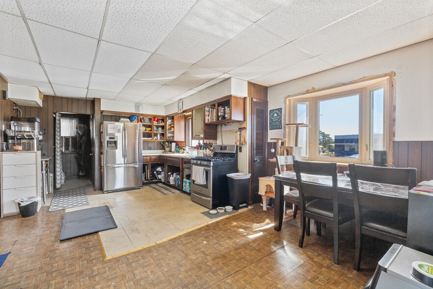 More Photos Of 2703 S Chicago Ave, South Milwaukee General Retail For Sale