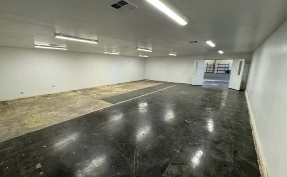 More Photos Of 147 NE Texas St NE, Albuquerque Warehouse For Sale