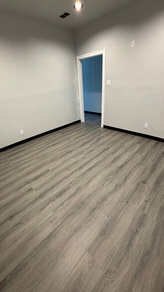 More Photos Of 424 W Henderson St, Cleburne Auto Dealership For Lease