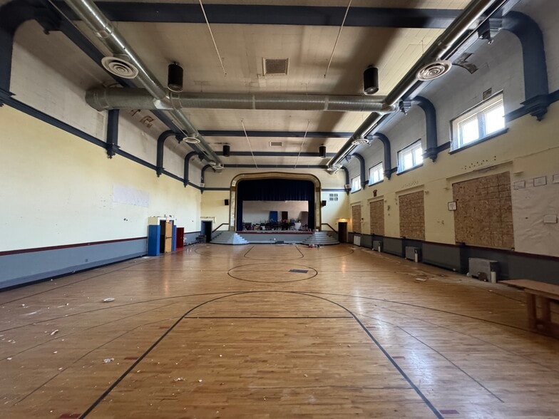 More Photos Of 1000 47th St, Chicago Religious Facility For Sale