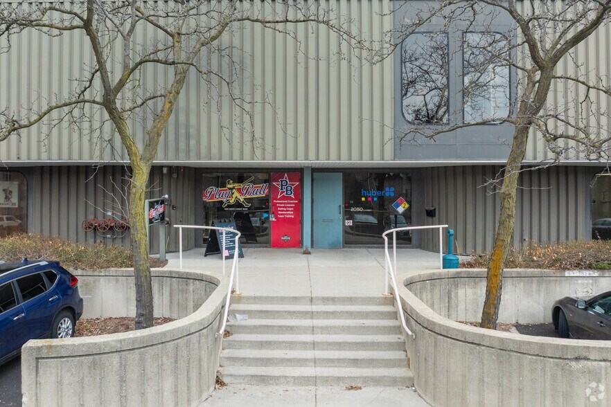 More Photos Of 1900-2080 S Carboy Rd, Mount Prospect Distribution For Lease