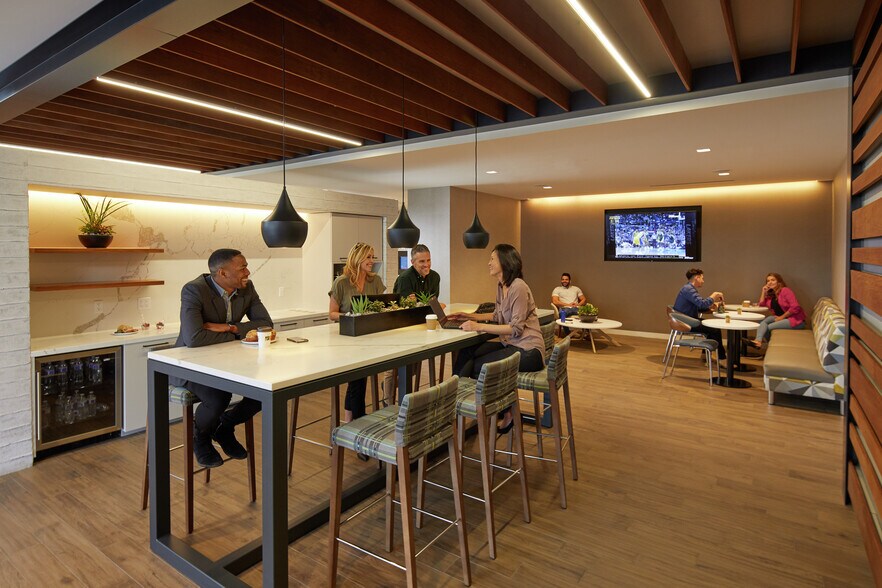 More Photos Of 12544 High Bluff Dr, San Diego Coworking Space