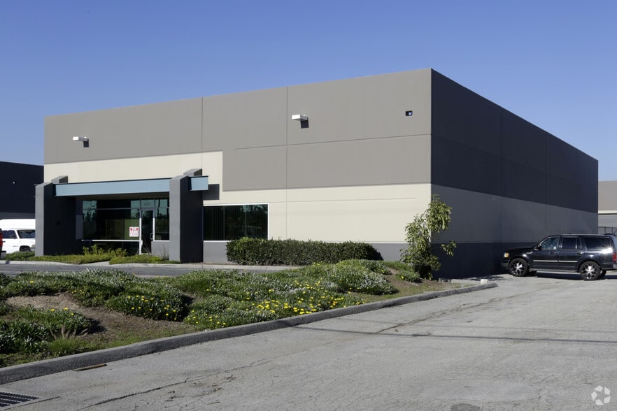 More Photos Of 13009 Los Nietos Rd, Santa Fe Springs Manufacturing For Lease
