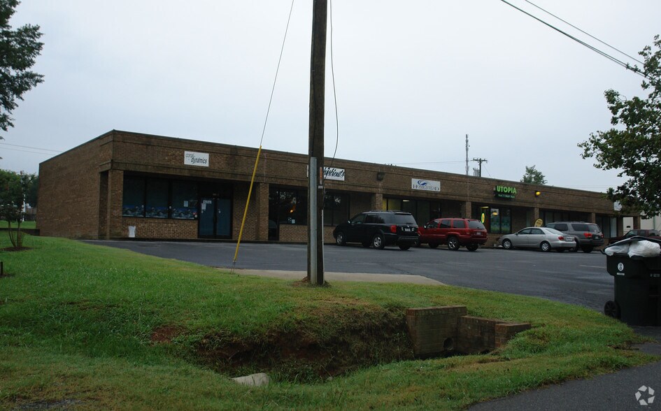 More Photos Of 112 Morris Dr, Harrisburg Freestanding For Lease