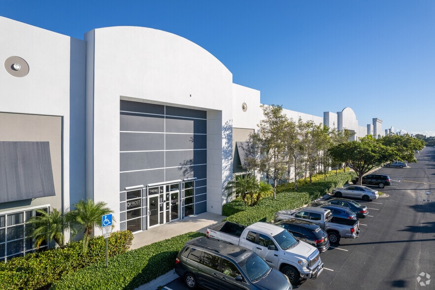 More Photos Of 730 S Powerline Rd, Deerfield Beach Unknown For Lease