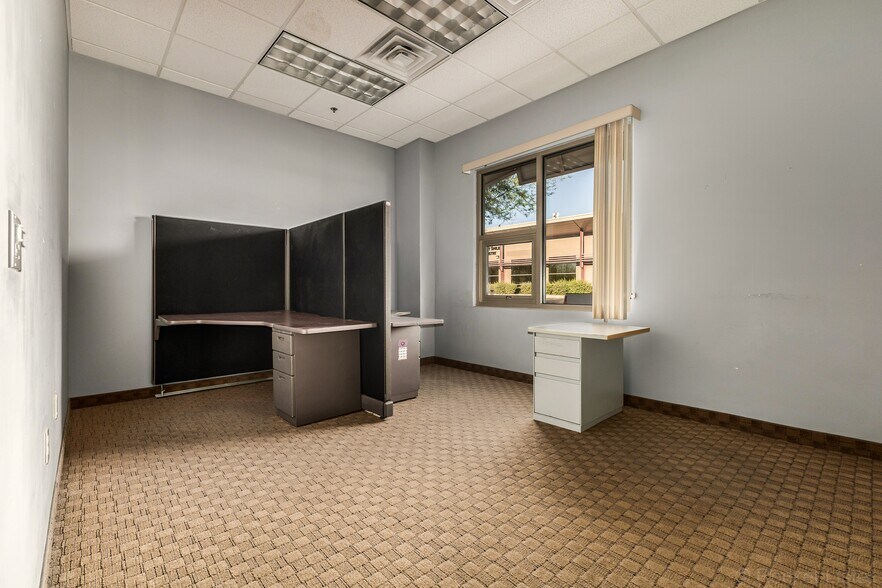 More Photos Of 5425 E Bell Rd, Scottsdale Medical For Lease
