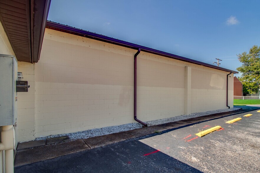 More Photos Of 219 N Main St, Marissa Specialty For Sale