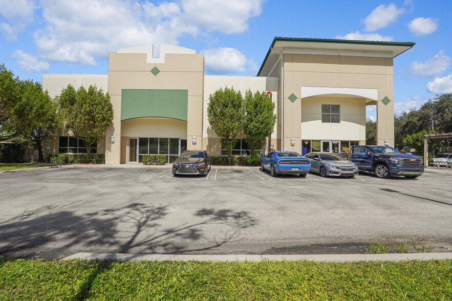 Primary Photo Of 10101 Lantana Rd, Wellington Showroom For Lease