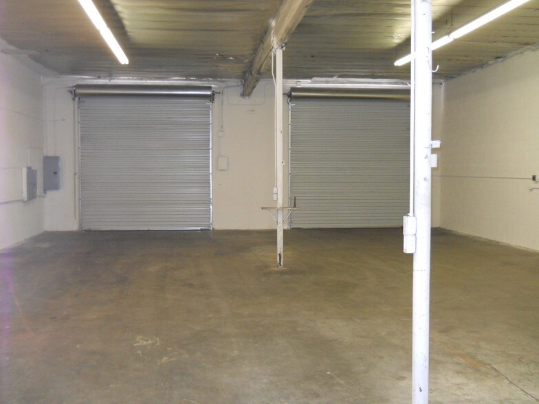 More Photos Of 324-326 S Motor Ave, Azusa Warehouse For Lease