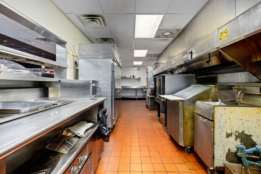 More Photos Of 250 Conicville Rd, Mount Jackson Hotel For Lease