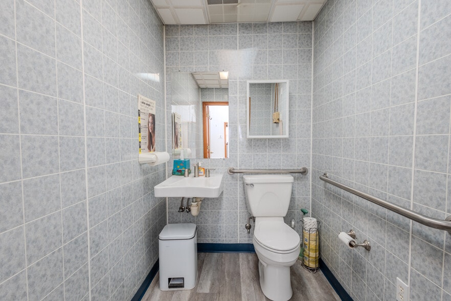 More Photos Of 310 Mulberry St, Scottdale Medical For Lease