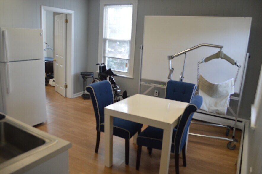 More Photos Of 6-14 Elm St, Oakland Storefront Retail Office For Lease