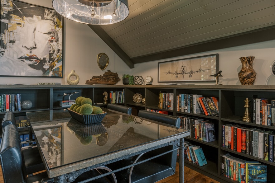 More Photos Of 300 Madison Pl, Lexington Apartments For Sale